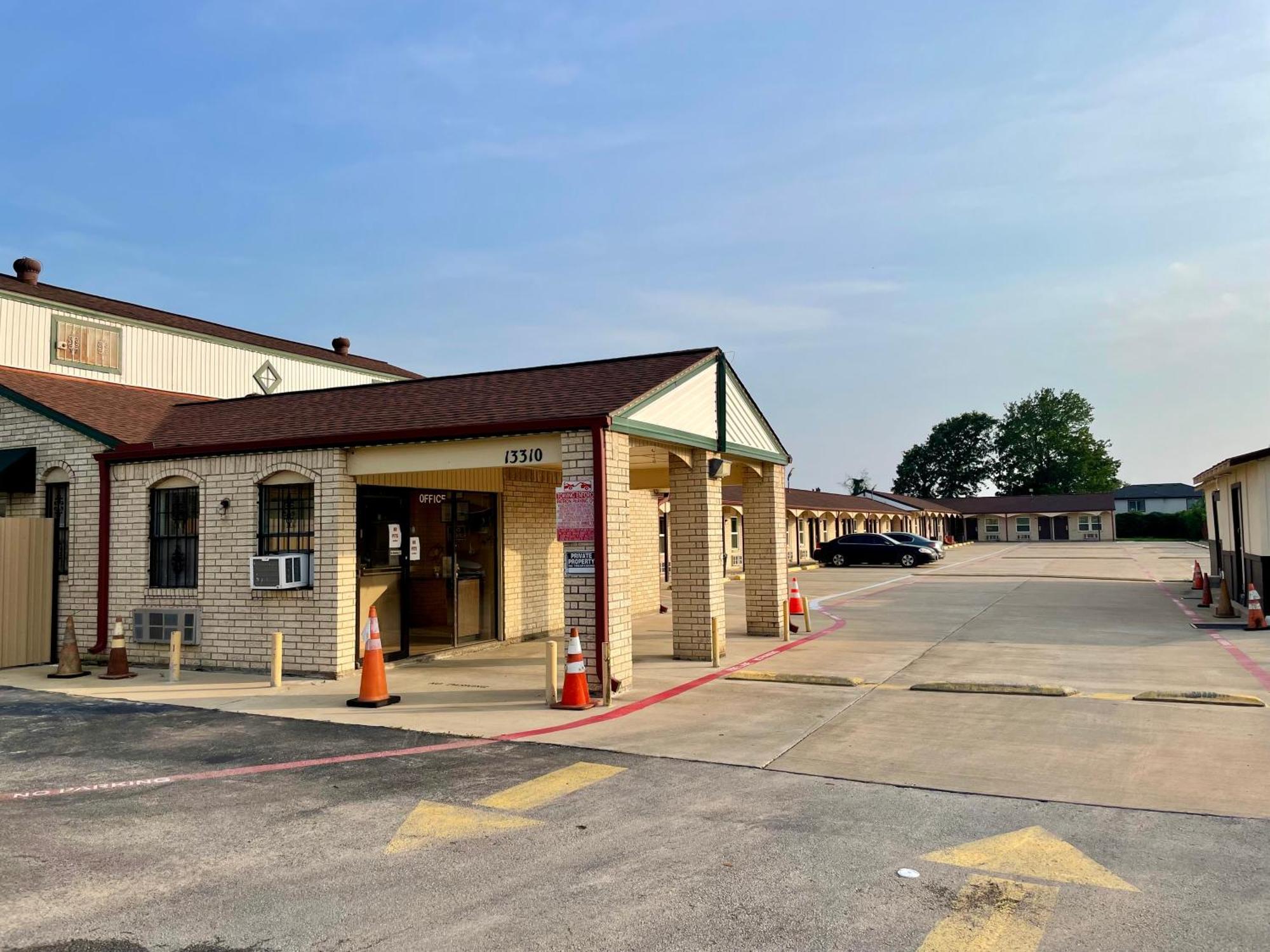 Ankur Inn Motel Dallas Bagian luar foto
